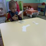 Учимся работать с ножницами.
