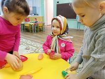 Сюжетно- ролевая игра в средней группе "Идем в гости к бабушке".