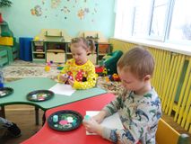 Аппликация "Украшение платочка". 2я младшая группа
