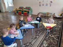 Март. Рисование на тему "Зонт"
