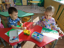 Рисование в средней группе на тему "Одуванчик".