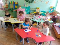Аппликация к Дню России. Младшая группа