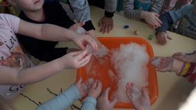 Март. Наблюдение за снегом