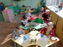 Рисование. Тема "Фиалка в горшке".