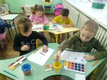 Рисование на тему "Как мы делаем зарядку"