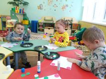 Аппликация "Украшение платочка". 2я младшая группа
