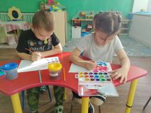 Рисование "Знакомство с городецкой росписью". Старшая группа.