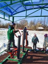 Физминутка на прогулке. Март