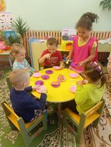 сюжетно- ролевая игра "Семейный ужин" средняя группа