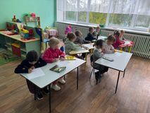 Рисование цветными карандашами (по сказке) «От чего у зайца длинные уши».
