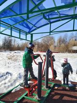 Физминутка на прогулке. Март