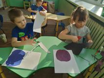 Аппликация "Ваза с ветками"