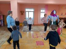 "Масленицу мы встречаем".