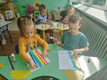 Аппликация "Солнышко и радуга".