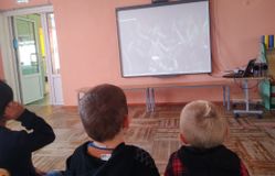 Просмотр мультфильма "Бабушкин урок"