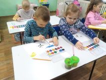 Рисование на тему "Как мы делаем зарядку"