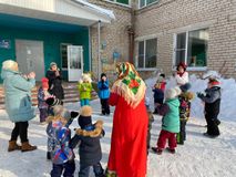 Становись, честной народ, в наш веселый хоровод
