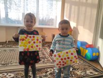  Рисование спонжами.