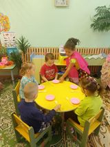 сюжетно- ролевая игра "Семейный ужин" средняя группа