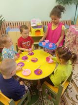 сюжетно- ролевая игра "Семейный ужин" средняя группа
